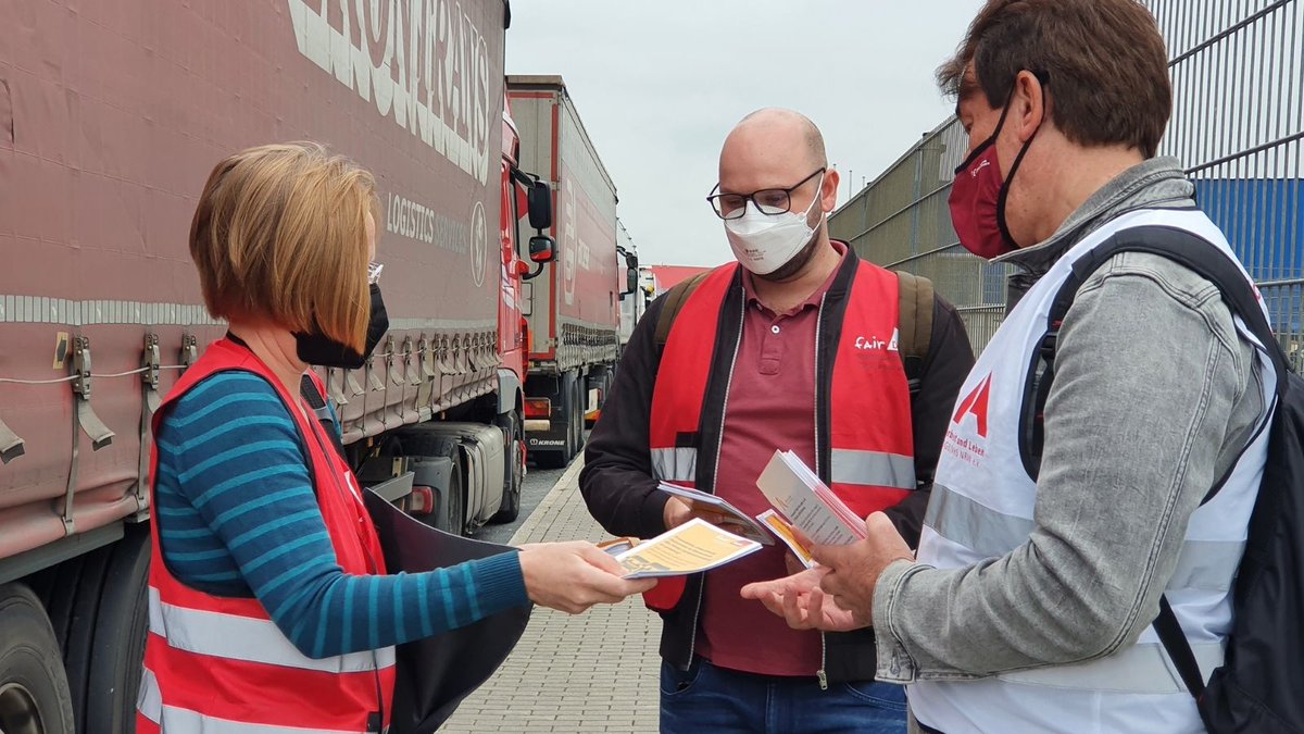 Schluss mit prekären Arbeitsbedingungen und geringem Lohn für Fahrer*innen und Zusteller*innen bei Amazon. DGB Vorstandsmitglied Anja Piel hat sich auch heute an den #ausgeliefert Aktionstagen von verdi und dem Projekt Faire Mobilität in Brandenburg beteiligt. 