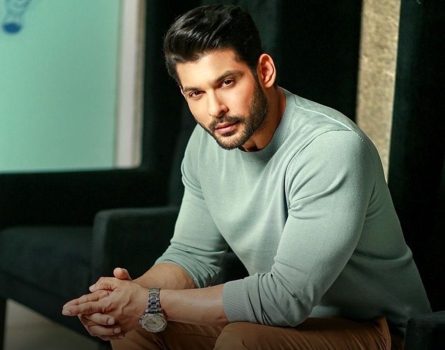 SumitkadeI's tweet photo. A special award in the name of #SidharthShukla must be given in Bigg Boss every season hereafter.. The Legacy of this man must continue forever. He was the Real Bigg Boss ! https://t.co/goRBkravMS