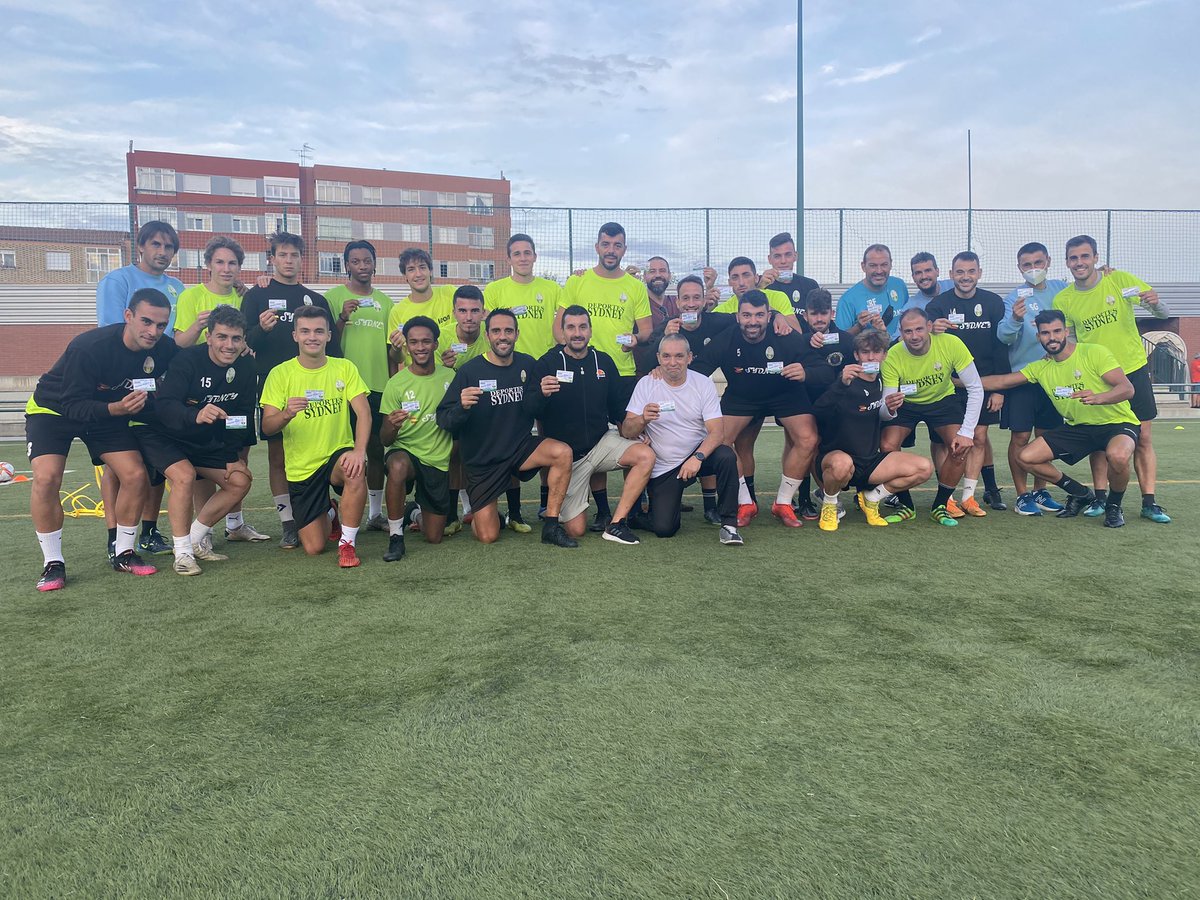 📣🔴|| 🎟 ¡𝕌́𝕟𝕖𝕥𝕖 𝕒 𝕟𝕦𝕖𝕤𝕥𝕣𝕠 𝕖𝕢𝕦𝕚𝕡𝕠! 

🟢⚪️ Falta ➊ día para empezar nuestra andadura en la nueva Tercera RFEF. 

🤔 ¿Aún no tienes tu carnet? 

💸 Por solo 20€ puedes disfrutar de todos nuestros partidos en Los Dominicos y ser parte de nuestro equipo.