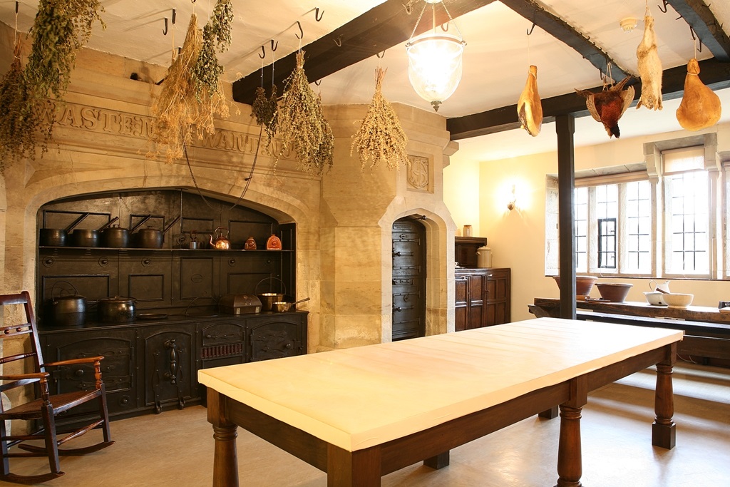 On Thursday 9 September #GawthorpeHall's Victorian kitchen will be open to the public.  You can also meet the housekeeper and find out more about how the servants lived and worked. 12-4pm, included in normal admission.
<a href="/NTGawthorpe/">Gawthorpe Hall</a> <a href="/RBKS_Textiles/">Gawthorpe Textiles</a>