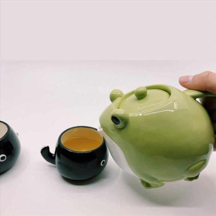 frog tea pot 🍵🌸🐸