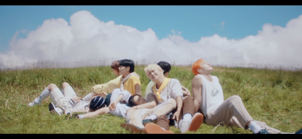 DI0RBINIE's tweet photo. the view mv is so beautiful and aesthetically pleasing <3 https://t.co/Jl8UPe72Nm
