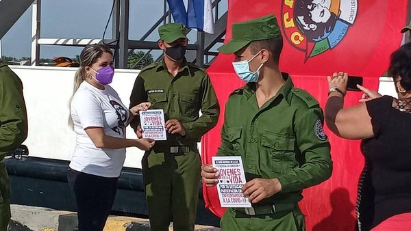 UJCdeCuba's tweet photo. Un grupo valeroso d jóvenes, con arduo trabajo han llegado con➕d 1950 balones d oxígeno al Hospital Provincial d #Cienfuegos, producidos en #CiegodeÁvila. Jóvenes q han salvado vidas en el anonimato y hoy se les reconoce por su obra. #TuEresElPresente #Cuba #UJC @aylinalvarezG https://t.co/46KMpacNMZ