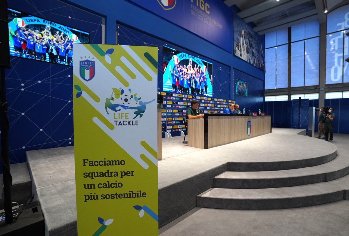 FIGC's tweet photo. “Segna per il nostro pianeta: Ricicla!” il progetto di sostenibilità ambientale #LifeTACKLE promosso da @EU_Commission con @UEFA e #FIGC accompagna la Nazionale a #Coverciano e negli eventi @EuroQualifiers #Firenze e #ReggioEmilia ⚽️ https://t.co/x2bZcgqSfI
