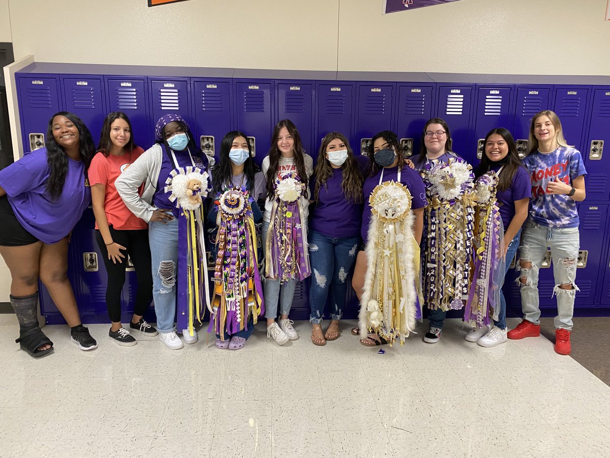 AVID Rangers keeping the HOCO tradition &amp; school spirit alive with our big ol’ Texas style mums! #rangersride ⁦<a href="/ChisholmTrailHS/">CTHS</a>⁩