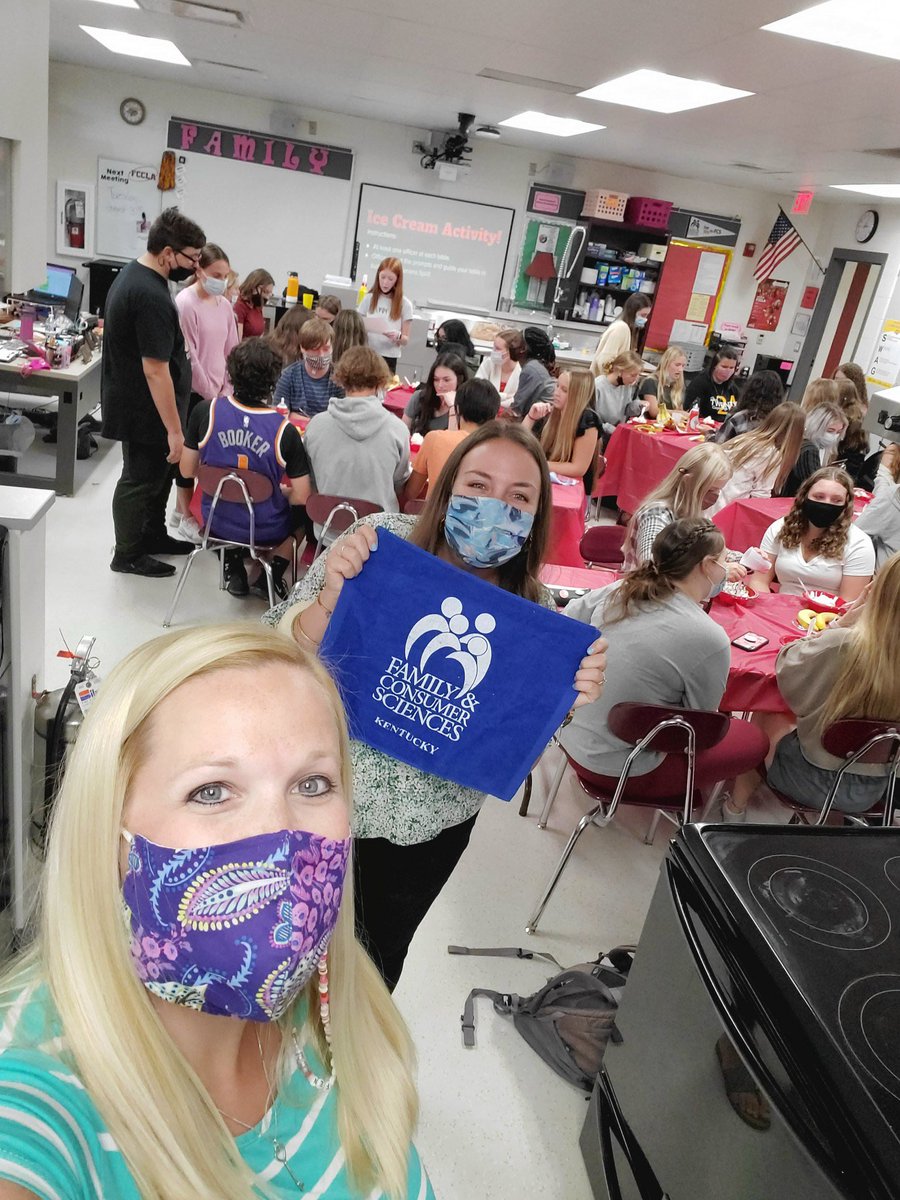 CooperFCCLA's tweet photo. Pics from tuesday #fccla #swag https://t.co/Kvv0Qx8NCm