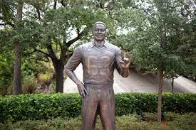 THEASelmon's tweet photo. Things that make us smile on the Greenway...😀  Heroic size statue of Lee Roy Selmon 😀Deputy Kotfila Dog Park 😀 Public art .#selmongreenway #activatingspaces
https://t.co/YAwDPOn7bv @Tampasdowntown https://t.co/eGfhkOaUR4