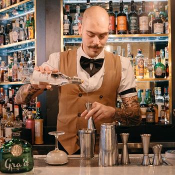 🌟 Un contest dedicato al mondo dei barman e all’esaltazione del #madeinItaly. Parliamo di #Barwards, 

🍸 Tra i promotori spuntano due distillerie, socie di #AssoDistil, parliamo di #BepiTosolini e #Roner  che hanno creduto nel progetto. 

👉 bit.ly/3t9MCg0