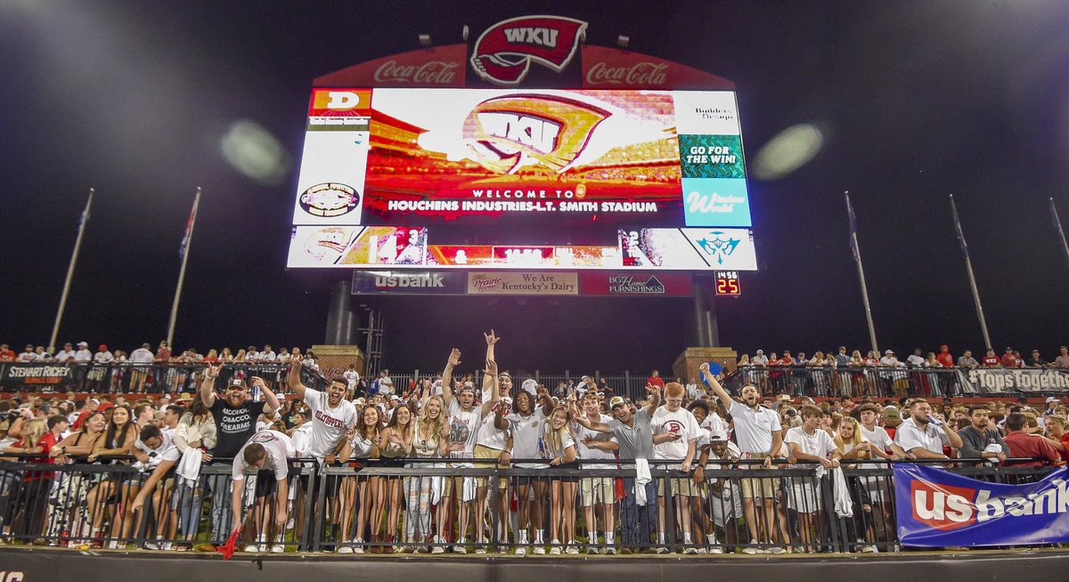 The Houch was rockin’ last night 🔥 

#GoTops | #TopsTogether