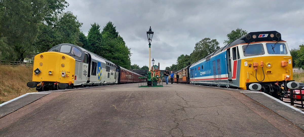 Impromptu photo stop at Rothley couldn't resist a side by side class 50 and 37 together 50017 Royal Oak and 37714 Cardiff Canton at Rothley #Gcr #Dieselgala #class50 #class37