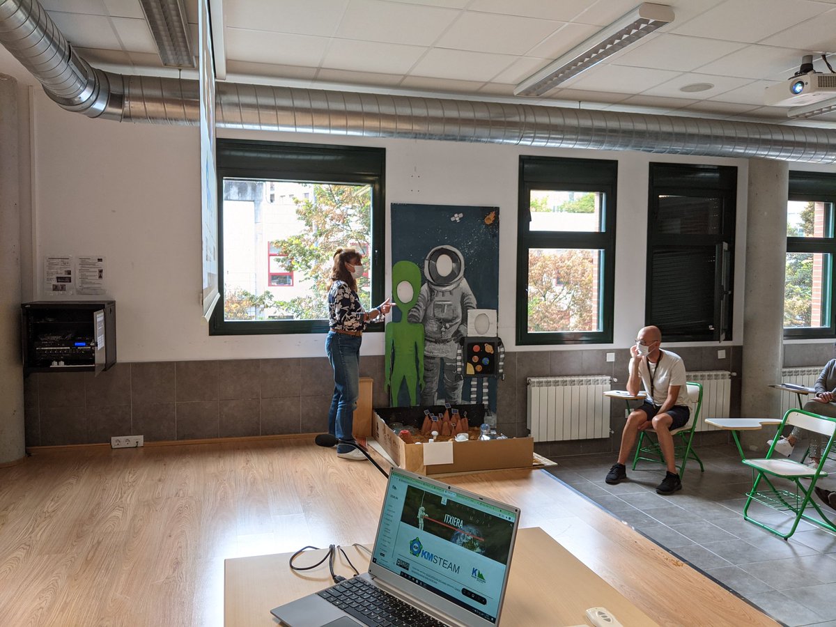 idoiazapi's tweet image. Proiektuen sinergia: IKT, eTwinning eta STEAM aurkezpena Gasteizko @KoldoMitxelenaI institutuan🚀🪂👩‍🚀: #IKTpilulak #eTwDream #GoingtoMars #Cansat 
@eusketwinning @EseroSp @avs_engineering