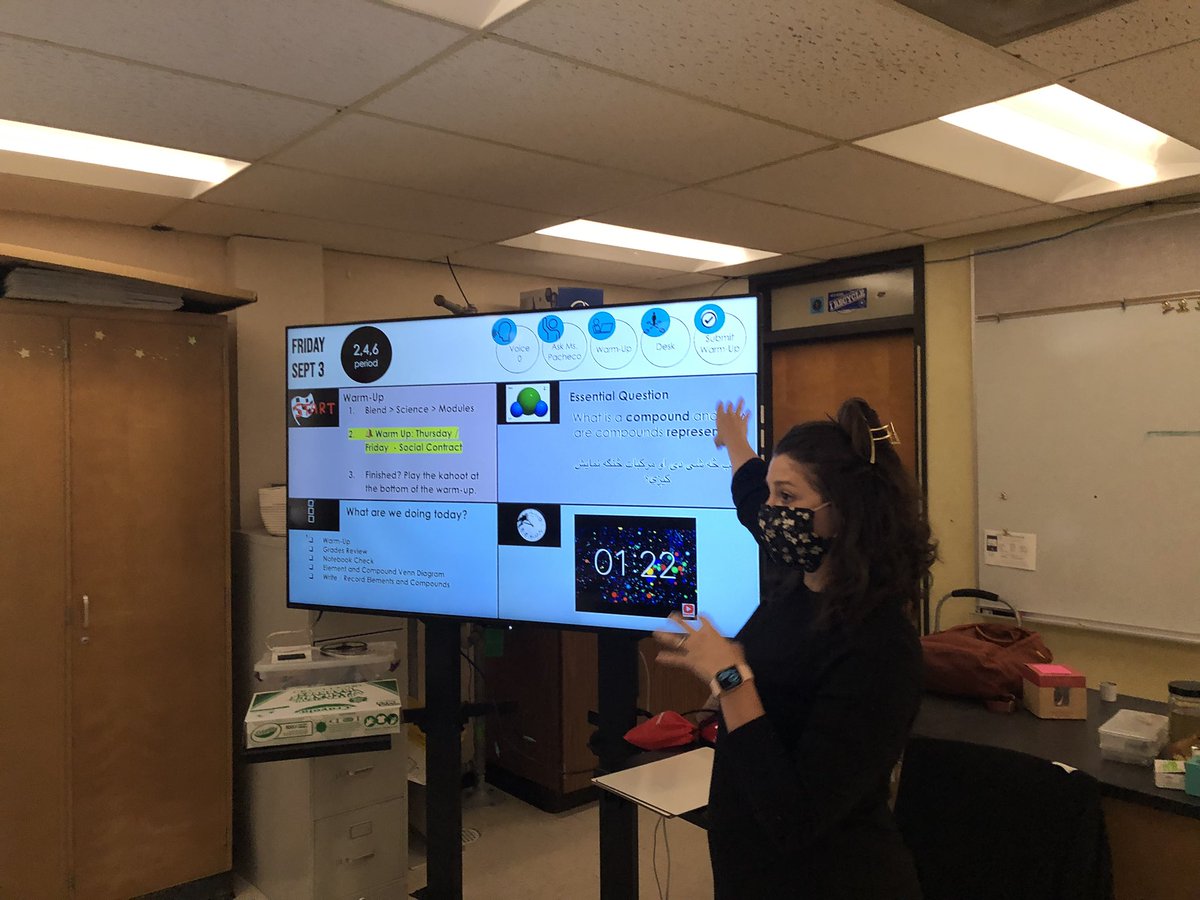BedichekMS's tweet photo. Ms. Pacheco killing it! These 6th graders are looking like mighty Bobcats - AVID ready and distinguished in science! @AustinISDAVID https://t.co/wtRqn002tx