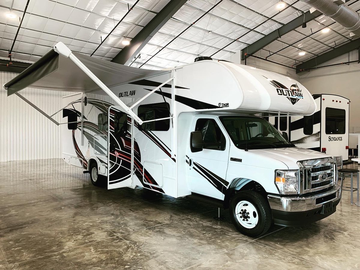 demontrondrvhou's tweet photo. Freshly added to our showroom is this brand-new 2022 @ThorMotorCoach Outlaw Class C 29J, our pick for #featurefriday!! This is a versatile Toy Hauler that lets you take fun and adventures with you on any camping trip! #rvlife #wesellfun #adventureawaits 
https://t.co/Zf8oaiTC2N https://t.co/QTMnEV8ils