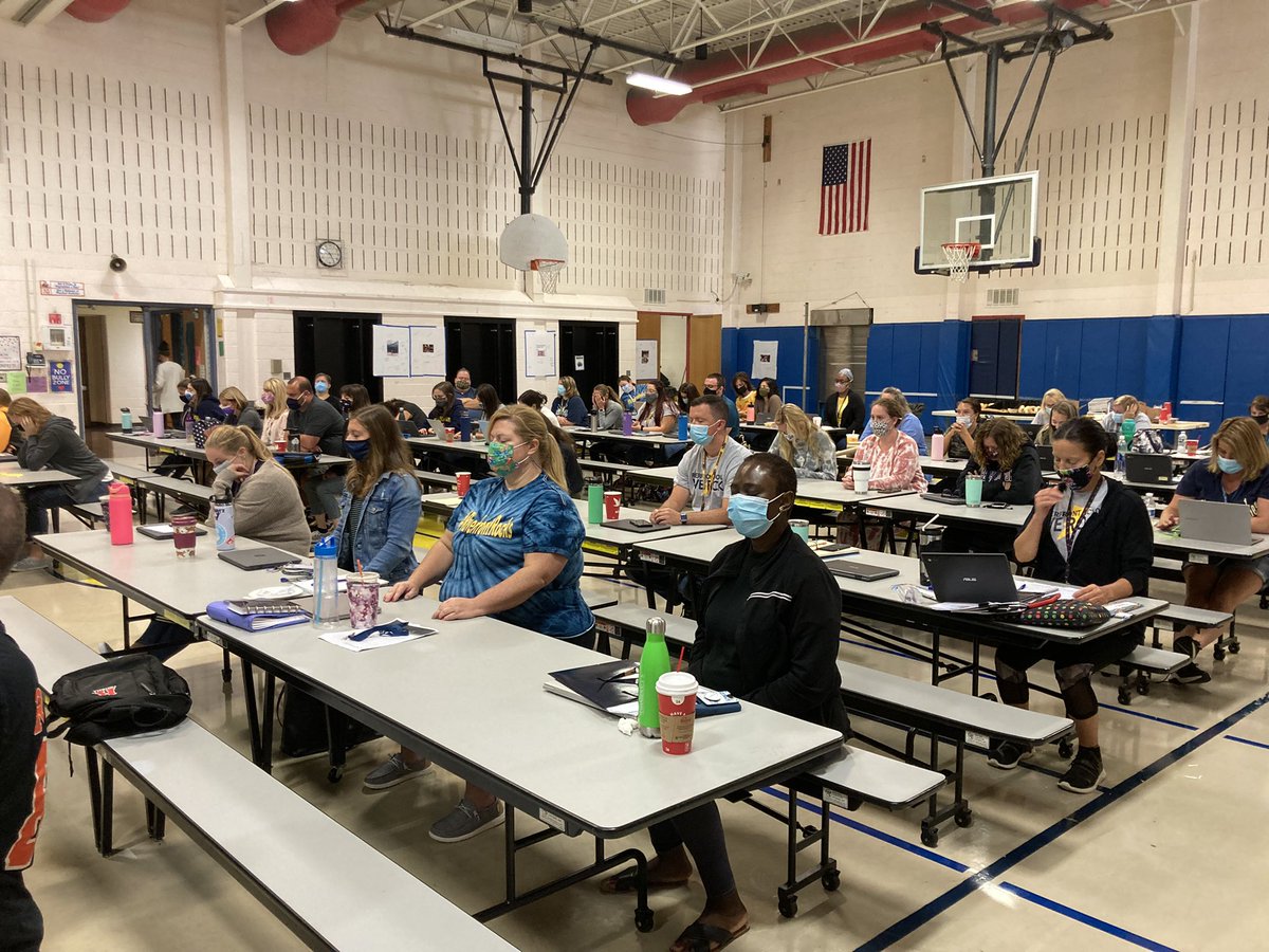 Teachers last day of PD, practicing mindfulness and self care! Thank you <a href="/bdownseducator/">Dr. Bobbie Downs</a>  #RiverfrontRocks