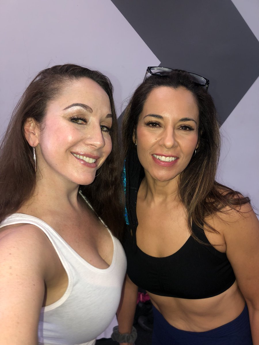 MsJewellMarceau's tweet photo. So excited to participate in the #PosingClinic after 2 years! It’s a great place to reconnect with previous fellow athletes &amp; friends Stephanie &amp; Evina &amp; make new friends too: Martha! Looking forward to seeing you all #LaborDay2021 #MuscleBeach #VeniceBeach #fitness #bodybuilding https://t.co/tFjskfMqAe