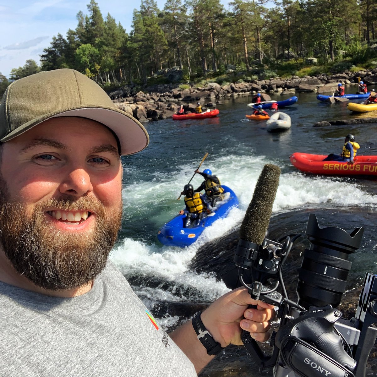 Det er fredag, og hele uken har vi filmet elevene fra Ål folkehøyskole til Fabelaktivs nye TV-serie «Ål inn». Fra oss har Stian vært med som innleid fotograf, og vi gleder oss til å være med videre i produksjonen 🙂 #tegnspråk #filmproduksjon