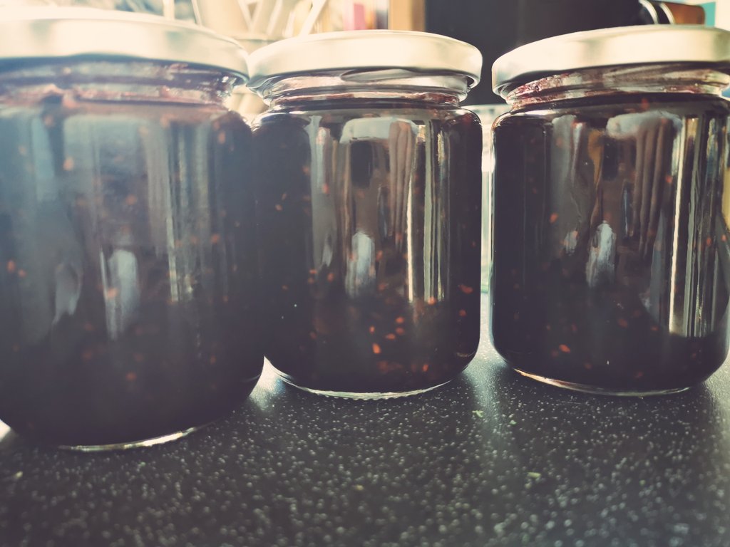 Well, I think it turned out okay! We'll see what the family think.
#jamjars #blackberryjam #homemade