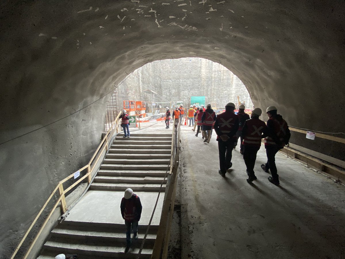 texidozlatar's tweet photo. Comitiva de la FAU e invitados en las impresionantes obras de ampliación de la L2 del @metrodesantiago conmemorando pensamiento y obra del Arquitecto y Academico @uchile Juan Parrocchia @MundoFAU_uchile @madarq @DoctoradoTes @OpenBeauchef @mamuniza @DatalabU @louisdegrange thanks https://t.co/3ZE5EM88ck