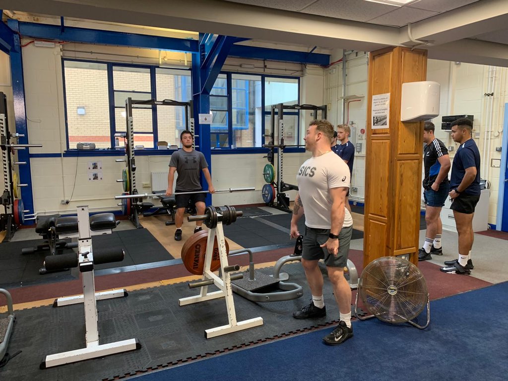 Gwych cael cyn-ddisgybl a nawr <a href="/academy_wales/">SAW Cymru</a> hyfforddwr <a href="/Lewis_Dave1/">Lewis Davies</a> dod i sesiwn yr Academi Rygbi y bore 'ma i ddangos lifftiau Olympaidd gwahanol i'r bechgyn🏋🏽🏋🏽 
#seasonprep #gymtime 
<a href="/pembscolHaW/">Pembrokeshire College Health & Wellbeing</a> <a href="/WRU_Scarlets/">WRU/SCARLETS - UN CYMUNED</a>
