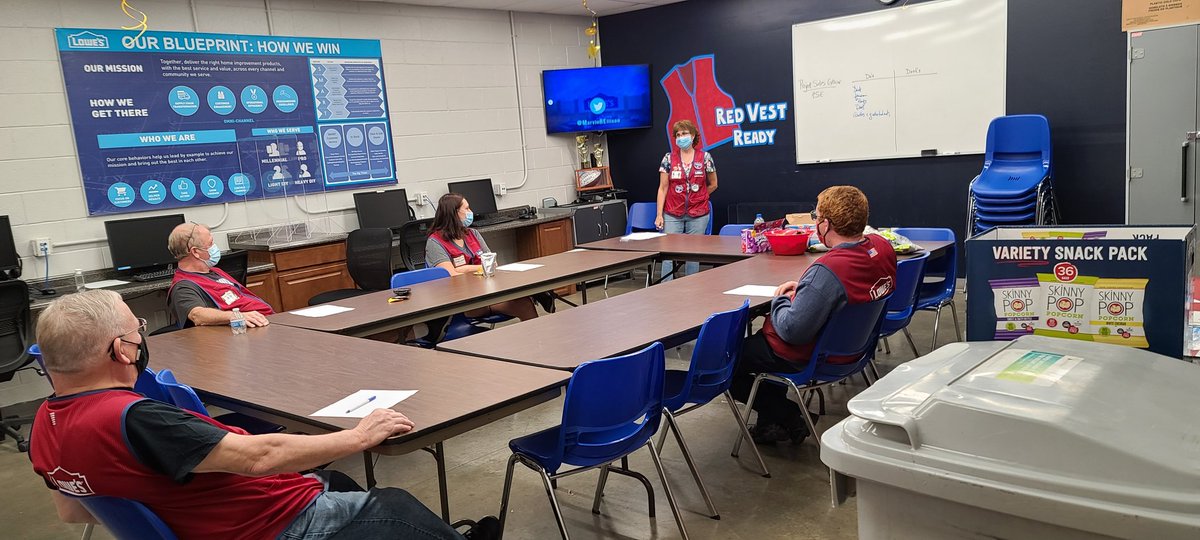 Teaching them all about Lead Generation!! At 568!  @LauraG813R1 <a href="/Curt_Byrum/">Curt Byrum</a> <a href="/MelindaCounts/">Melinda R. Counts</a>