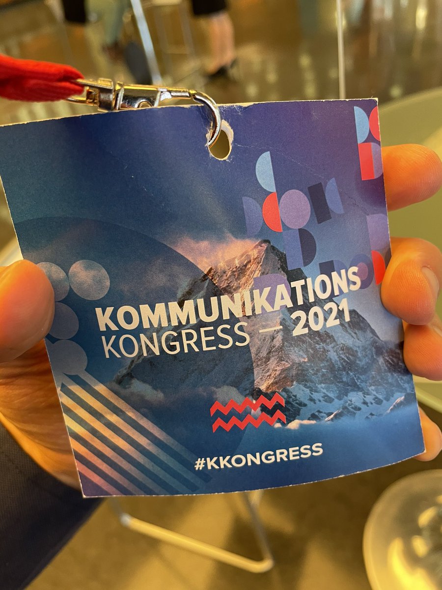 Das war’s mit dem diesjährigen #Kkongress. Das Umhängsel blättert langsam ab, es ist Zeit für eine Zusammenfassung der Top-Themen aus #Berlin: Nachhaltigkeitskommunikation, Haltung, Mut.

Welche Themen nehmt ihr vom <a href="/kkongress/">Kommunikationskongress</a> mit?