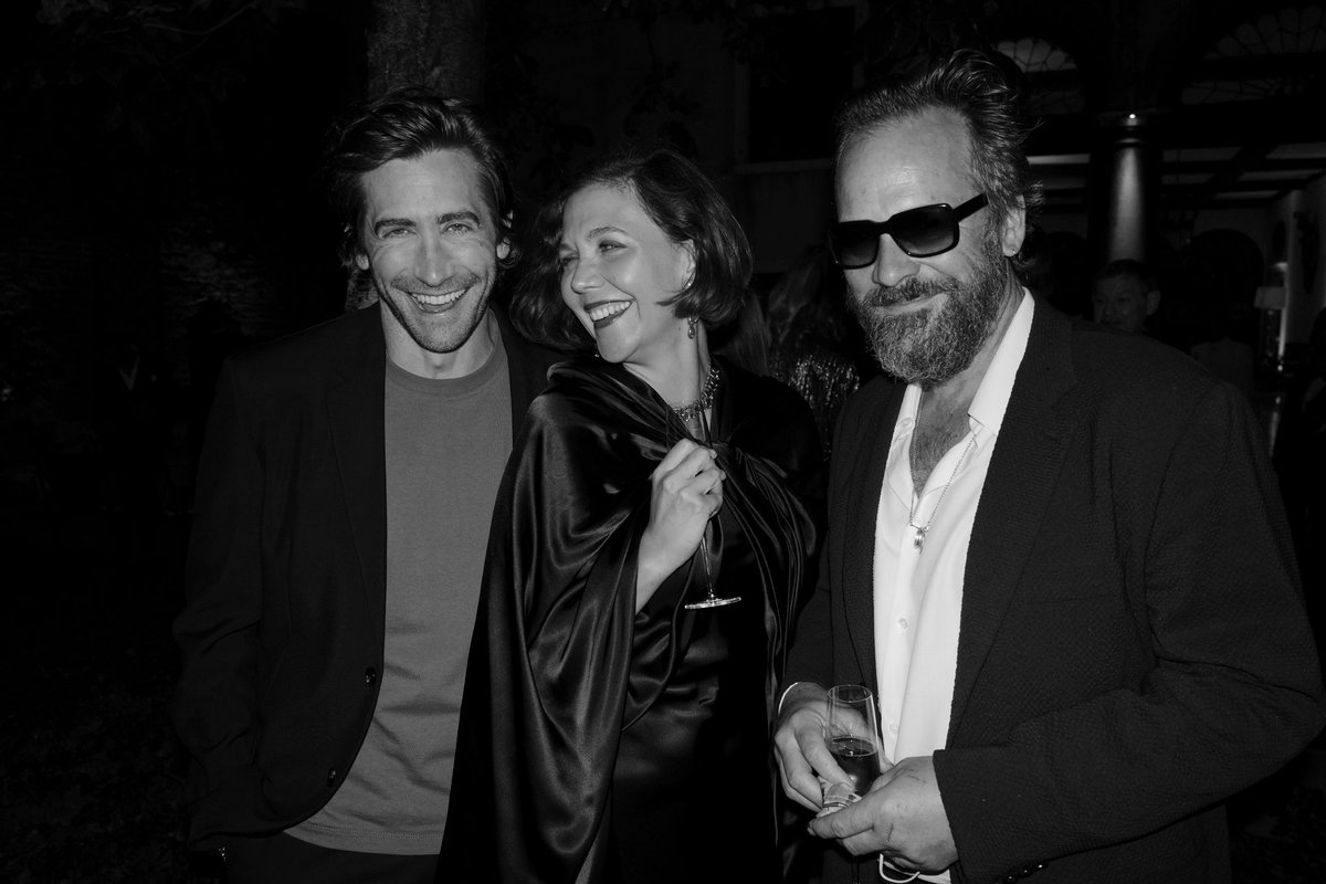 Jake Gyllenhaal, Maggie Gyllenhaal and Peter Sarsgaard attend a Cartier dinner in Venice, Italy [Sept 2, 2021] #CartierLovesCinema #Venezia78

(vogue.co.uk/celebrity-phot…)