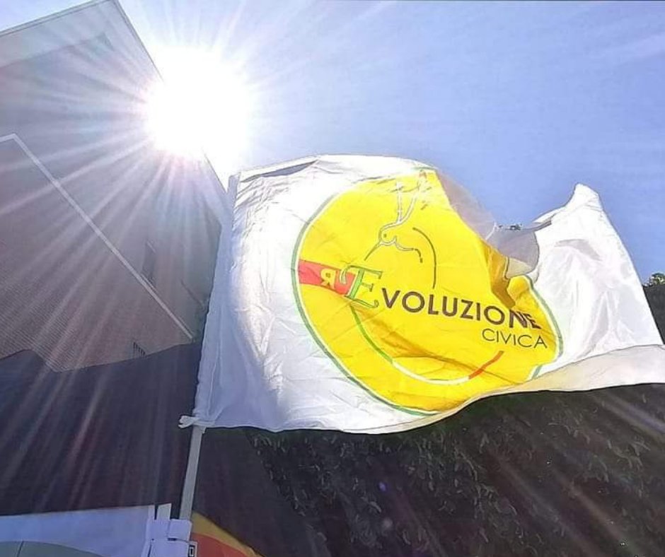 Missione compiuta. 
<a href="/REvCivica/">REvoluzioneCivica</a> è riuscita a depositare le sue liste al Comune e in tutti e 15 i Municipi di Roma. A dispetto delle difficoltà ovvie per una neonata lista civica, siamo riusciti a raggiungere un obiettivo incredibile. Grazie a tutti voi che lo avete permesso💪