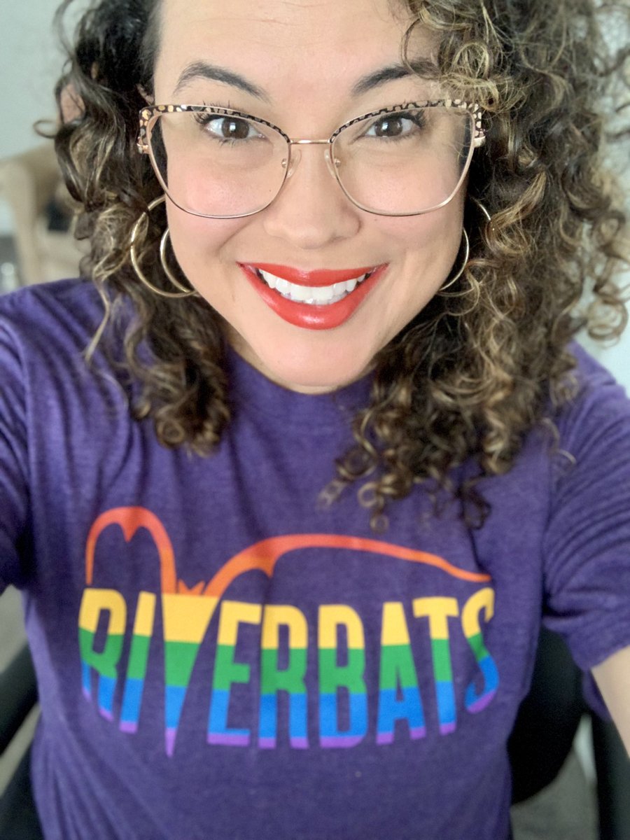 AnaAbuzz's tweet photo. It’s #CollegeColorsDay and I’m proudly wearing my #Riverbat purple! Love my @accdistrict family and am excited to wear my fresh new tee from LGBTeQuity! ACC is for everyone! 🌈 #GoPurple 💜👐🏽🦇 https://t.co/P6irEoSm95