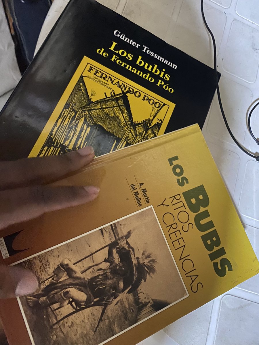 bubi_ge's tweet photo. Dos ejemplares imprescindibles a la hora de profundizar en lo relativo a la cultura y tradición bubi. #culturabubi #isladebioko https://t.co/MJsn9t8oRX