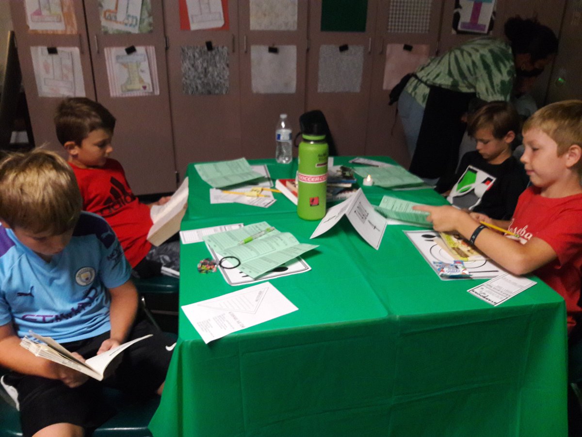 MyraHerbst's tweet photo. Ms. Sterry's 4th graders love reading "a latte"! Enjoying a book tasting at their Starbooks Cafe today! https://t.co/8Ngwnd7Wtb