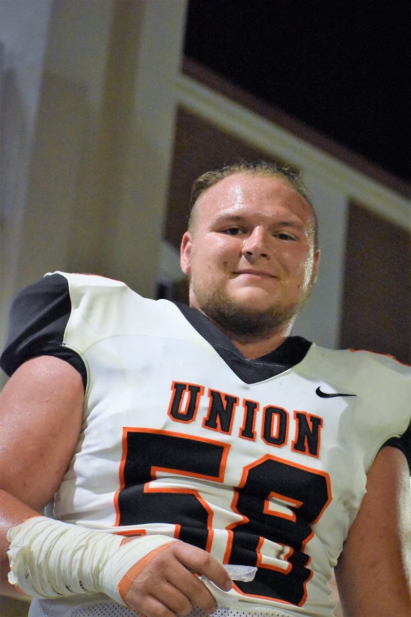 mamaChoward7's tweet photo. 1st college game #success @HunterBlevins10 #LB #reptheU #classof2025  🔥🧡🖤🐾 #Dawgs 33-18 Win https://t.co/Ie1Wke7ESu