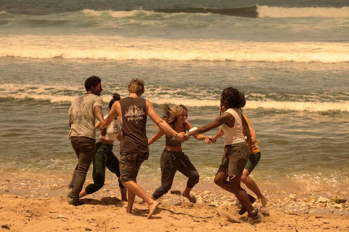 obxnetflix's tweet photo. ring around the rosie pocket full of pogues-y ashes ashes we're all stranded now https://t.co/isXCwLvlEe