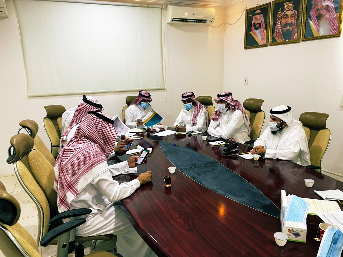 #قصيباء_المجلس_البلدي في يوم الأربعاء الموافق ١٤٤٣/٠١/١٧ الساعة العاشرة صباحاً قام بالاجتماع رقم ( ٧٤ ) في مقر المجلس وتم الاطلاع على التعاميم الواردة ،   وعمل لجان من اعضاء المجلس لرصد وتحسين المشاهد البصرية داخل المركز وبدء العمل خلال هذه الايام واعداد التقارير لمعالجتها