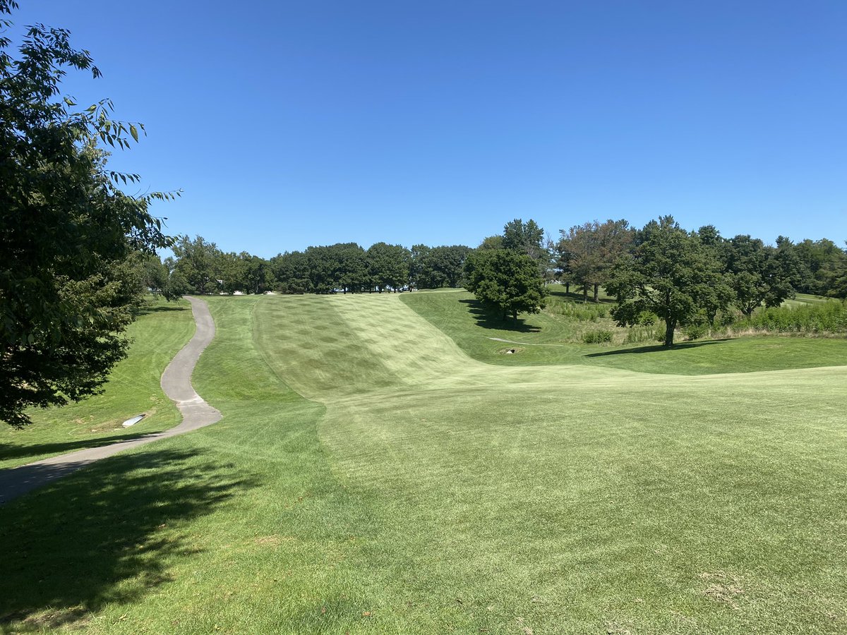 UniversityTurf's tweet image. Tough week to prep for the @EKUMGolf Men’s Intercollegiate to say the least, but we got it done with a product we can be proud of. Keep it in the fairway!!