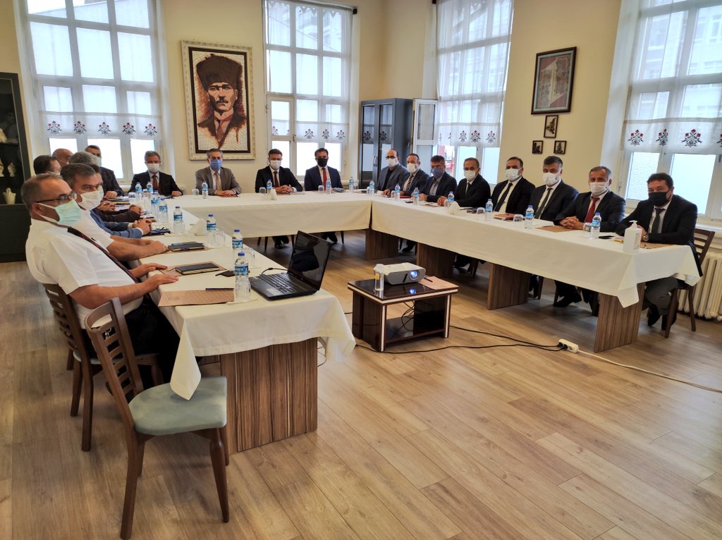 samsunmem's tweet photo. İlçe Millî Eğitim Müdürleri Kurulu Toplantısı İl Millî Eğitim Müdürümüz Murat YİĞİT'in başkanlığında ilçe millî eğitim müdürlerimizin katılımıyla gerçekleştirildi. Toplantıda yeni eğitim öğretim yılı hazırlıkları ve salgın tedbirleri görüşüldü. @tcmeb @zulkifdagli @gokhanmurat1 https://t.co/Od4q1P8XPO