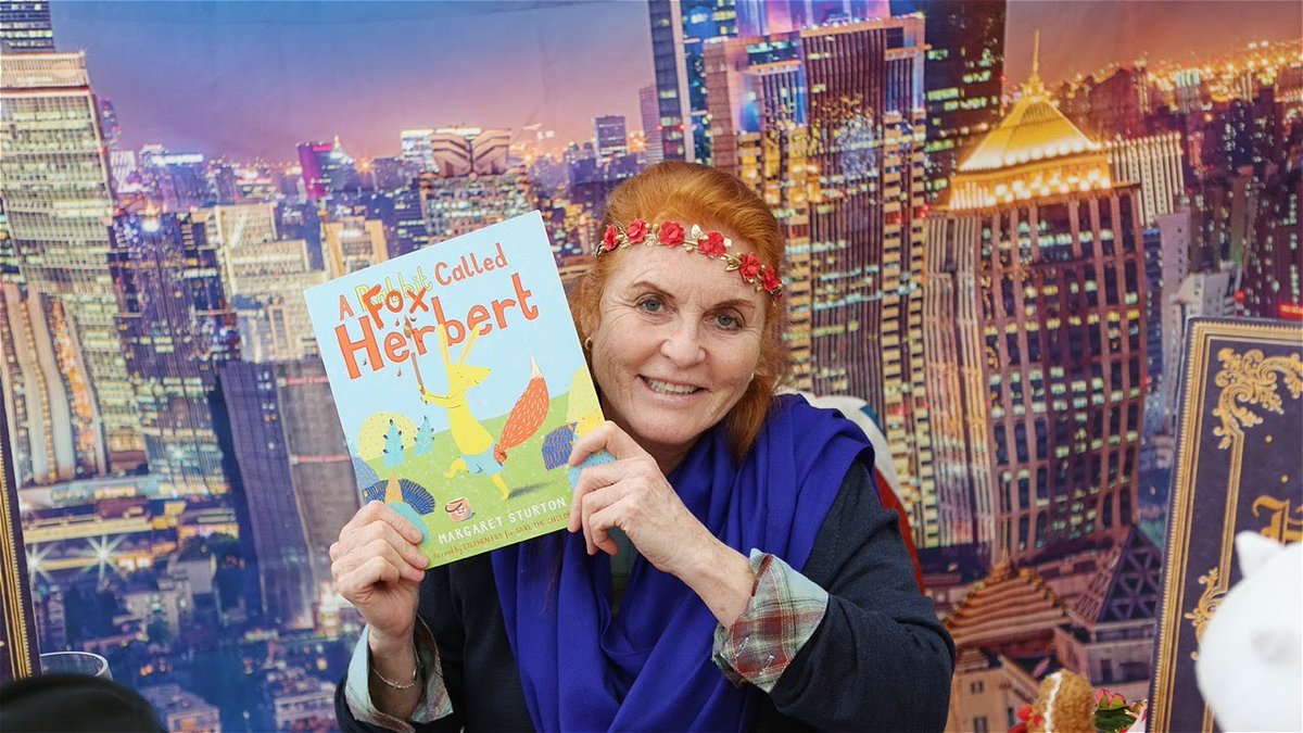AndersenPress's tweet photo. Join Fergie and Friends for another story time!
This week's pick is #AFoxCalledHerbert by the wonderful talent @margaretsturton! π¦
Watch here:
https://t.co/zGp1gYB9uV https://t.co/sxUhmzwNRH