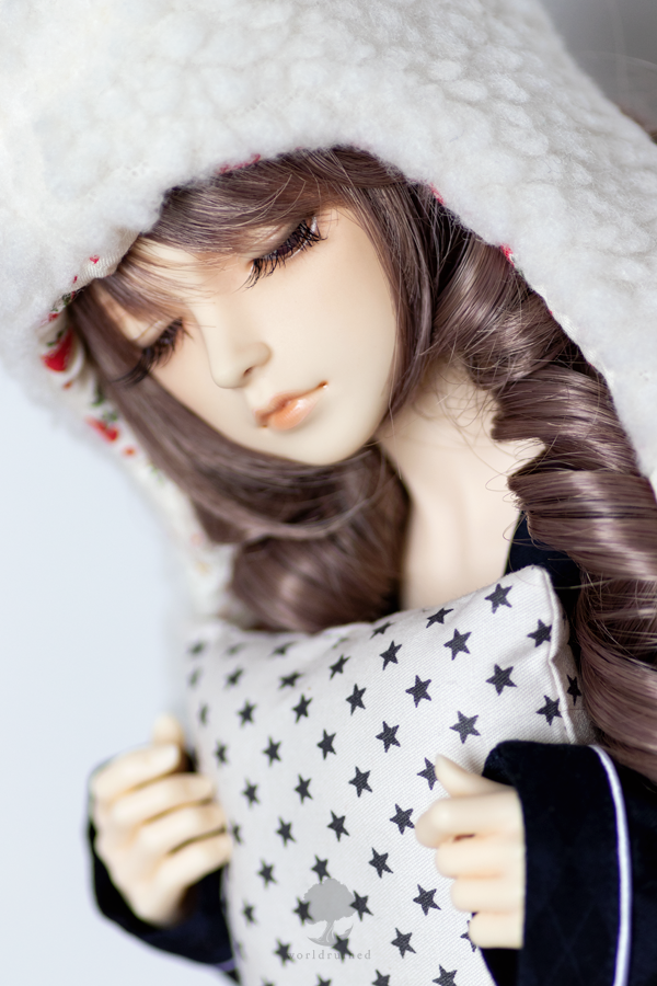 worldruined's tweet image. Sleepy sheepy time~

Valyntine is a Dreaming Dino sculpt by @roserindoll ; faceup by @MeggiluHouse

pajamas by @rainpluvia_  (#迷羊closet)
hat by ???
slippers by #treedesign
pillows by @rRabit_t