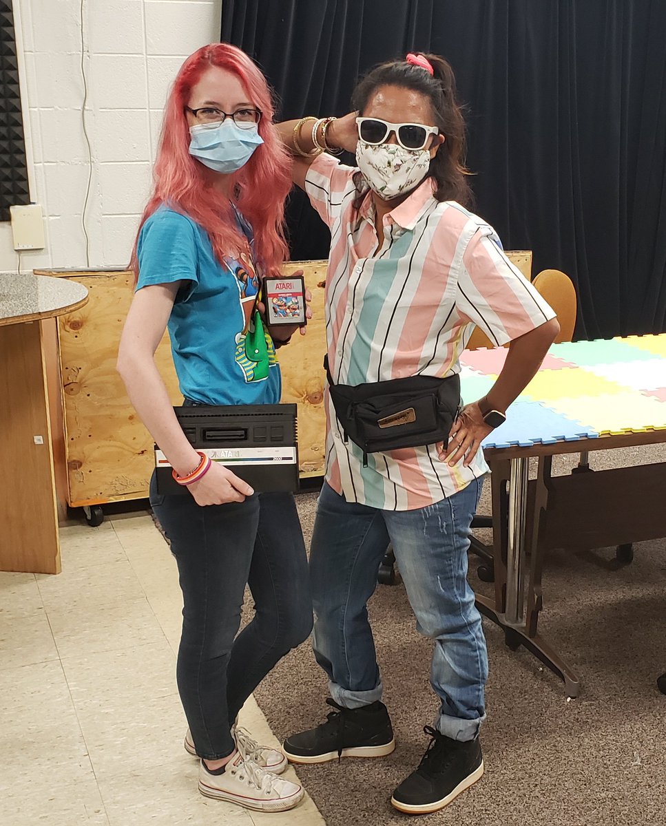 ZelinskiAstro22's tweet photo. Me and @tvteacherpelini rocking the 80's theme with style and "props" from the past! https://t.co/JL9d4TN68e