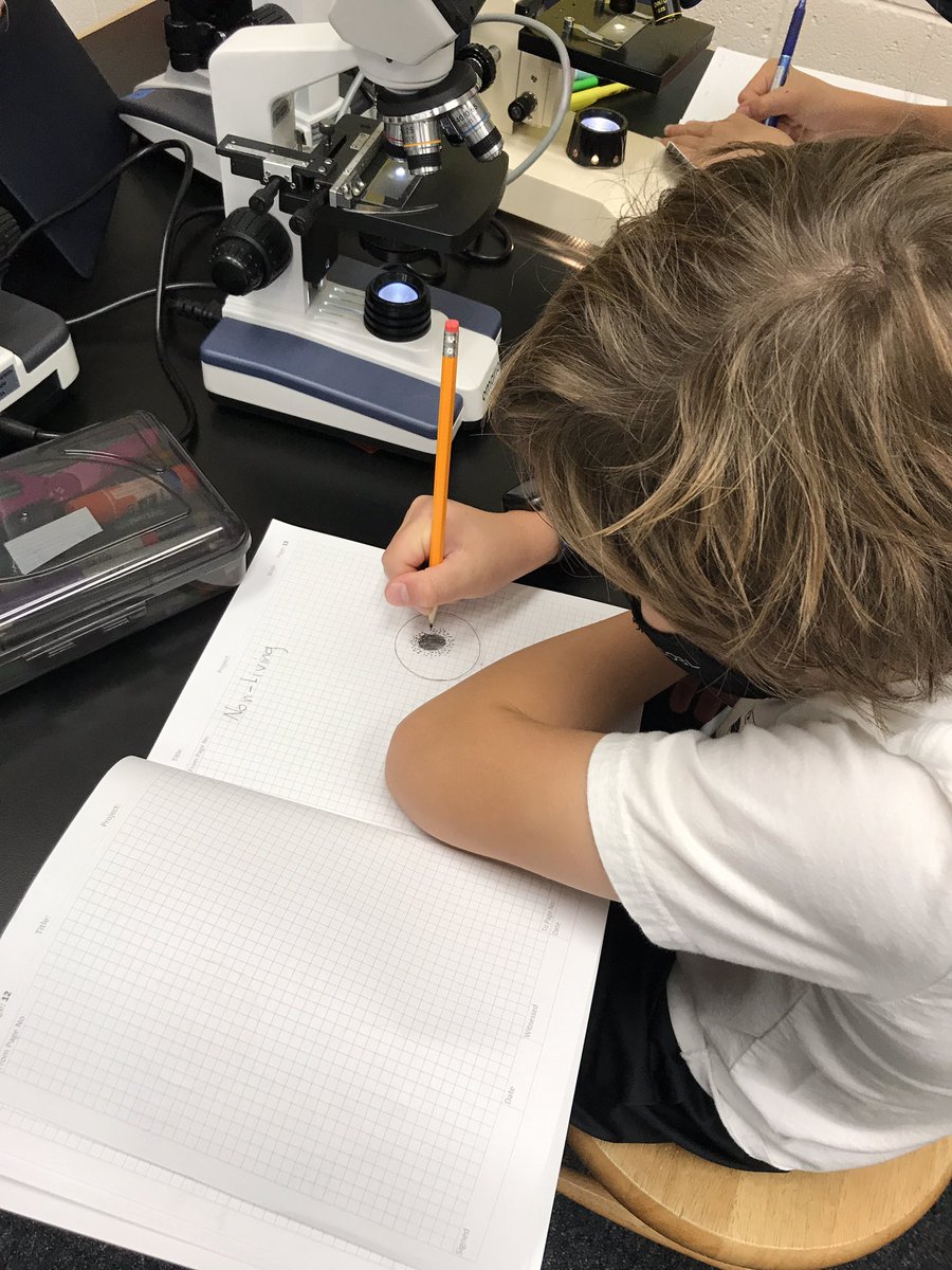 pam_psmith's tweet photo. Excited to spend time w our 6th grade scientists as they explore living and non-living cells @RowlandHall #RowlandHallMS https://t.co/izmO6b2L23