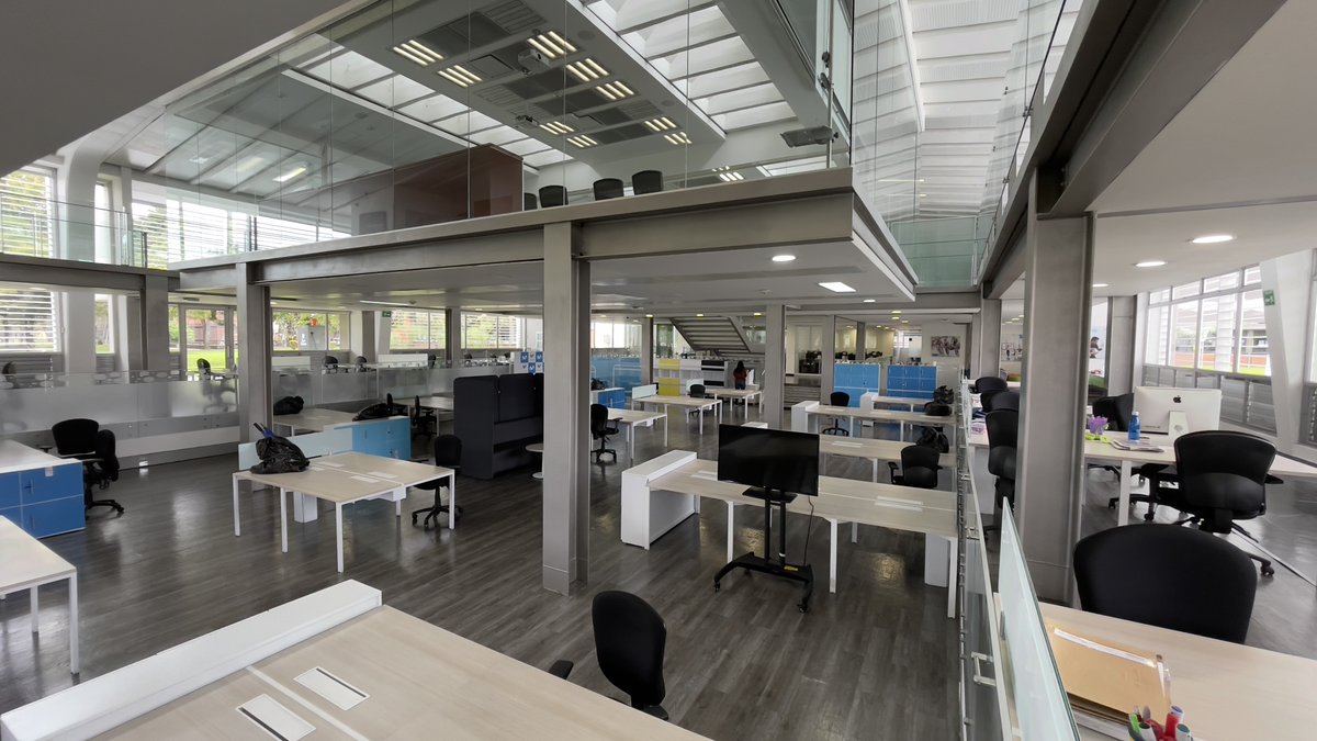 FabianHdezR's tweet photo. Por 18 meses las instalaciones administrativas de @MovistarCo han estado vacías, pero en algunos días este panorama cambiará.
Los empleados de Bogotá participaremos en un plan piloto voluntario para regresar a nuestras oficinas.
#VolvemosMásFuertes #MovistarEsReactivación https://t.co/pLRnR7oklY