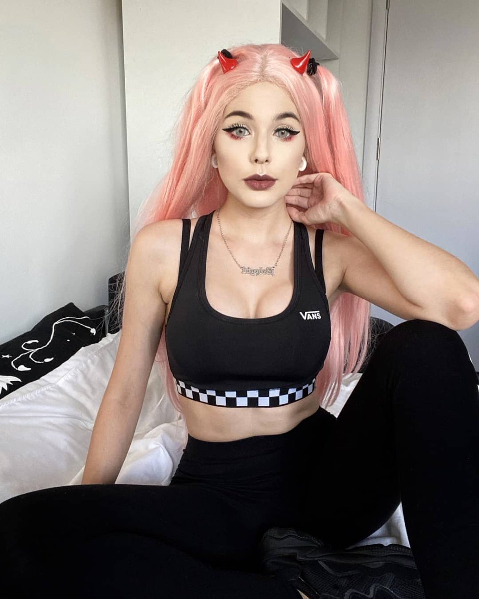 elviratrepovici's tweet photo. 02 Sport Outfit 🍭
-
-
Crop top and Pants @vans
Shoes :@footshop_bucharest
Wig:@feshfen use my code elvira18
-
-
#02 #darlinginthefranxx #alternative #vansoldskool #vans #footshop #feshfen #gymgirl #aesthetic https://t.co/E7OgjUyLC0