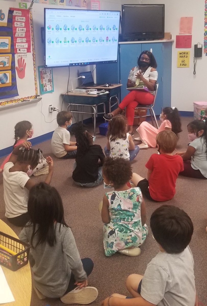 TheAffableAvery's tweet photo. First full week of Kindergarten done! I am slowly getting back in the habit of inperson instruction 5 days a week, daily professional attire, and face-to-face meetings. We got this!๐๐ค๐@LRESLions #lresPRIDEinside https://t.co/FDbWPYzomF