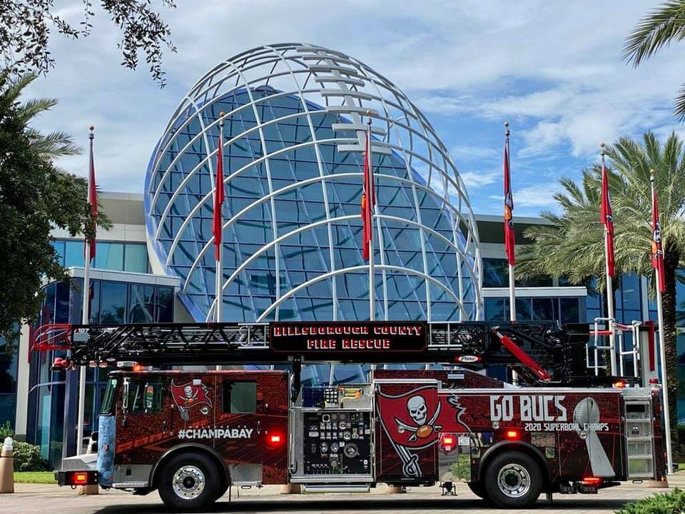 HillsFireRescue's tweet photo. You may do a double take when you see THIS go by: HCFR's newest engine is impossible to miss! “CHAMPABAY’s Fire Truck” hits the streets today showing our pride in our #CHAMPABAY community and our Championship teams. It's also one state-of-the-art firefighting machine!
#HCFRStrong https://t.co/oxoLWOctGR