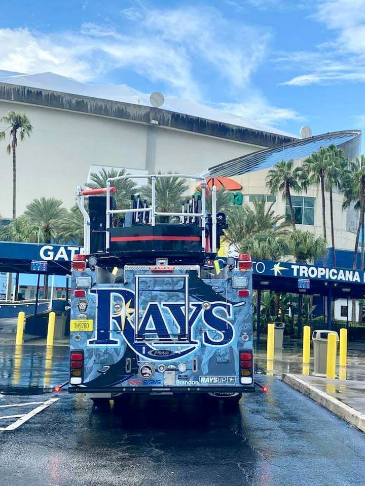 HillsFireRescue's tweet photo. You may do a double take when you see THIS go by: HCFR's newest engine is impossible to miss! “CHAMPABAY’s Fire Truck” hits the streets today showing our pride in our #CHAMPABAY community and our Championship teams. It's also one state-of-the-art firefighting machine!
#HCFRStrong https://t.co/oxoLWOctGR