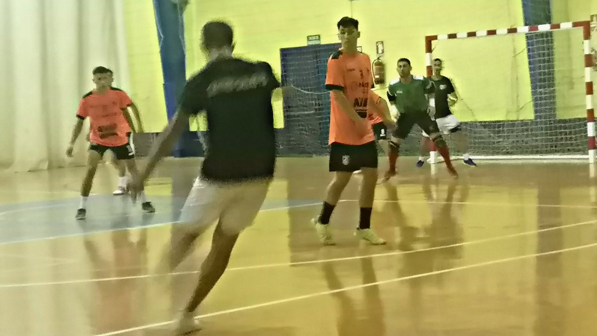 RESULTADO |Victoria frente a un buen <a href="/CDTRESCALLESFS/">C.D. TRES CALLES F.S.</a> en un encuentro muy igualado. (3-6)

GOLES #NACEXAlcaláFS
<a href="/AlvaroVeraCruz/">Alvaro Vera Cruz</a> ⚽⚽
<a href="/Josecolomera88/">Josecolomera28</a> ⚽⚽
Aarón ⚽
<a href="/alexmendoza/">Alex Mendoza</a> ⚽

#AlcaláEstáDeVuelta 💙🧡