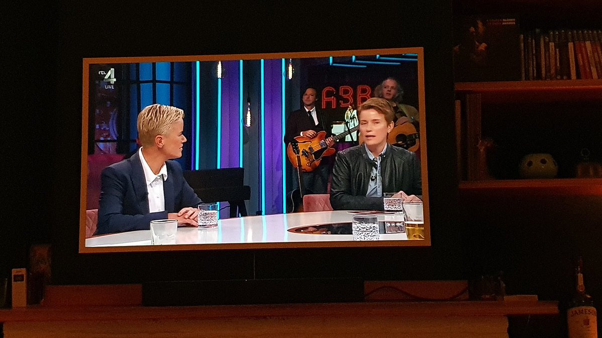 Mediafenomeen Ellie Lust heeft zichzelf vermeerderd. Een technologisch hoogstandje #jinek