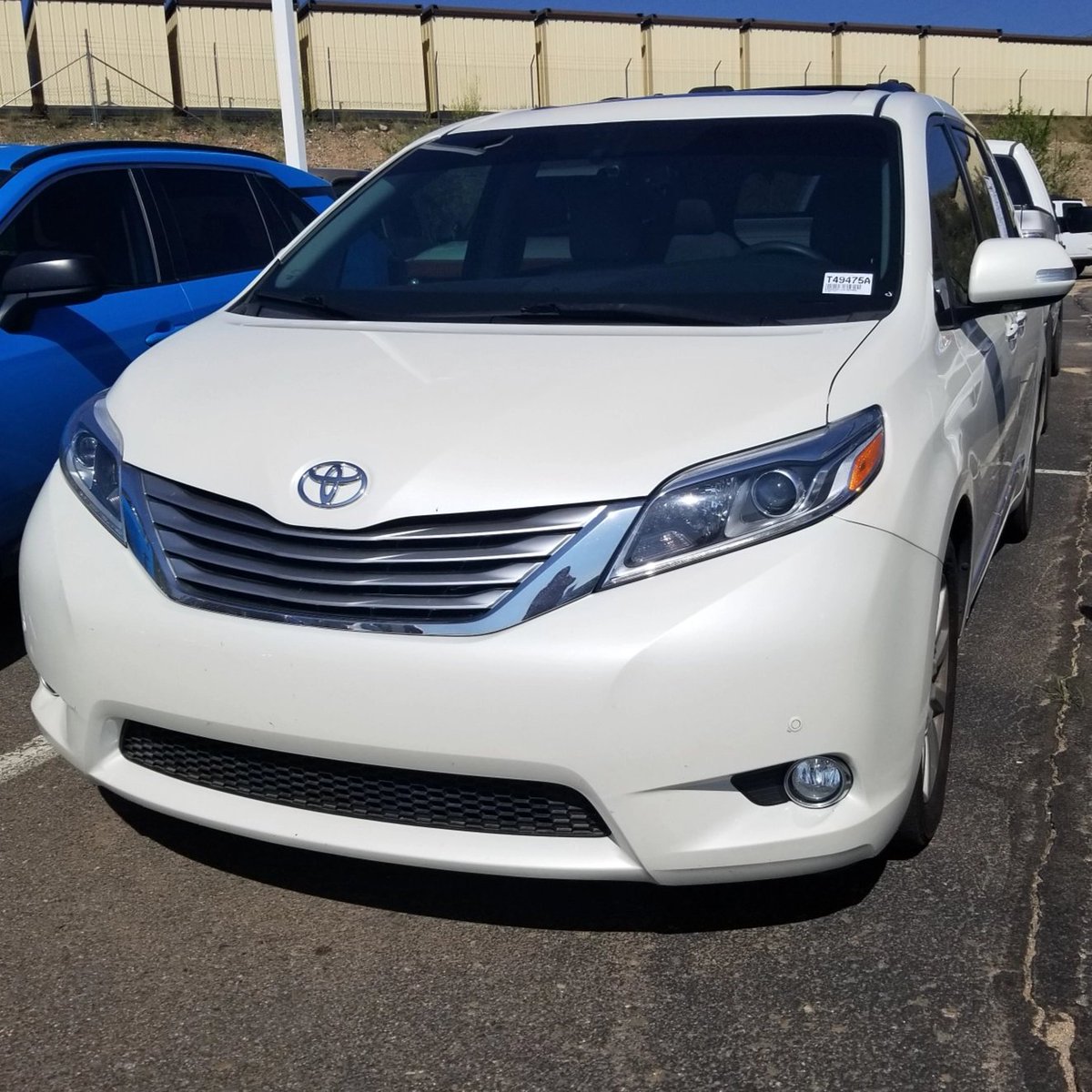 What's that!? A #MINIVAN that's considered 2017 #KBB #bestfamilycars! #Toyota #Sienna #Limited #Premium8-Speed Automatic w/OD #V6 #FWD #silverskymetallic #navigationsystem #sunroofmoonroof #electronicstabilitycontrol #carfaxoneowner
2017 #KBB #bestresalevalue #PRESCOTTAZ 
$32,392