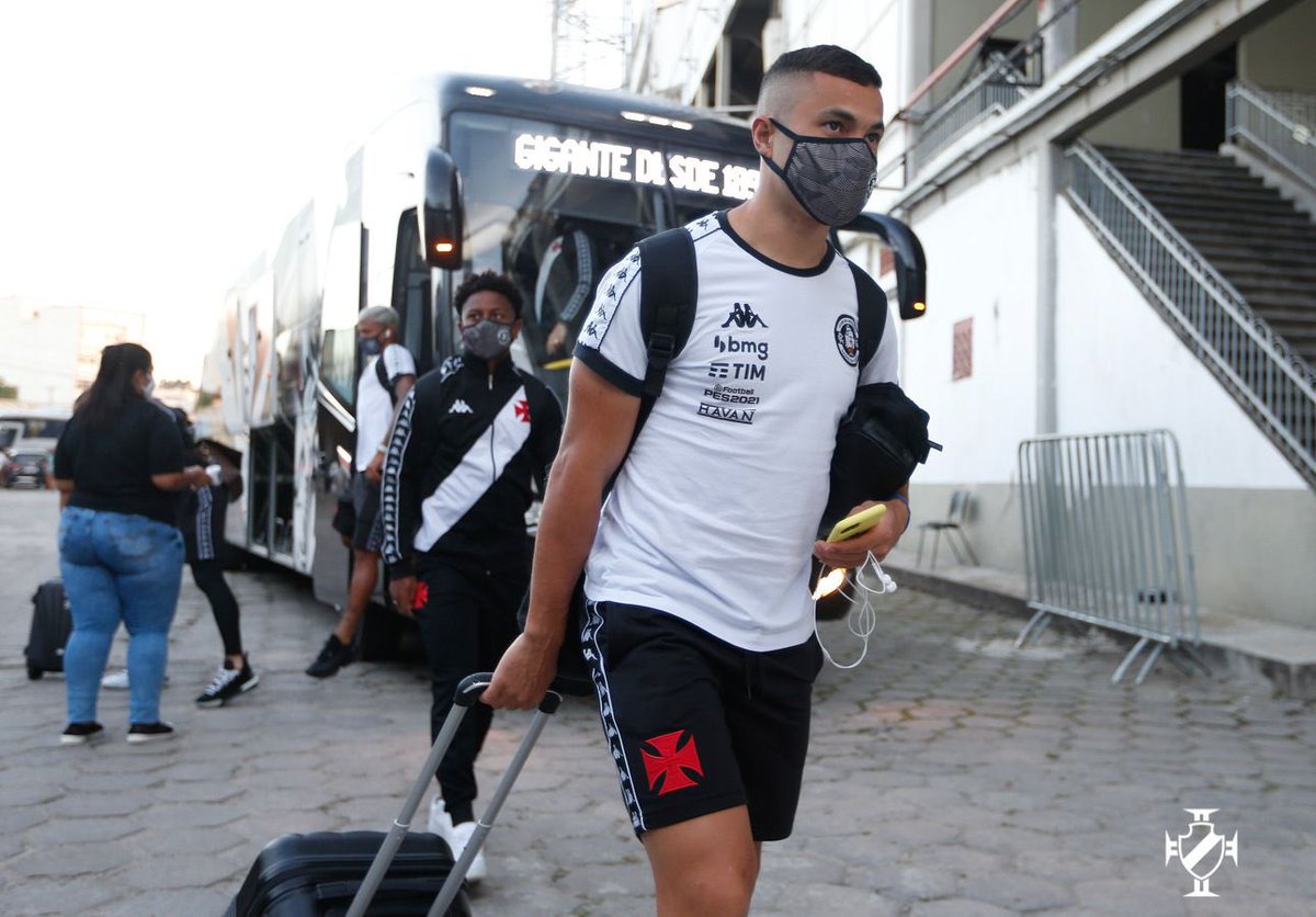 VascodaGama's tweet photo. Confira imagens da chegada do elenco, em São Januário! ✅💢

📸 Rafael Ribeiro/Vasco

#VascoDaGama
#VASxBra https://t.co/WUgveC1j3C