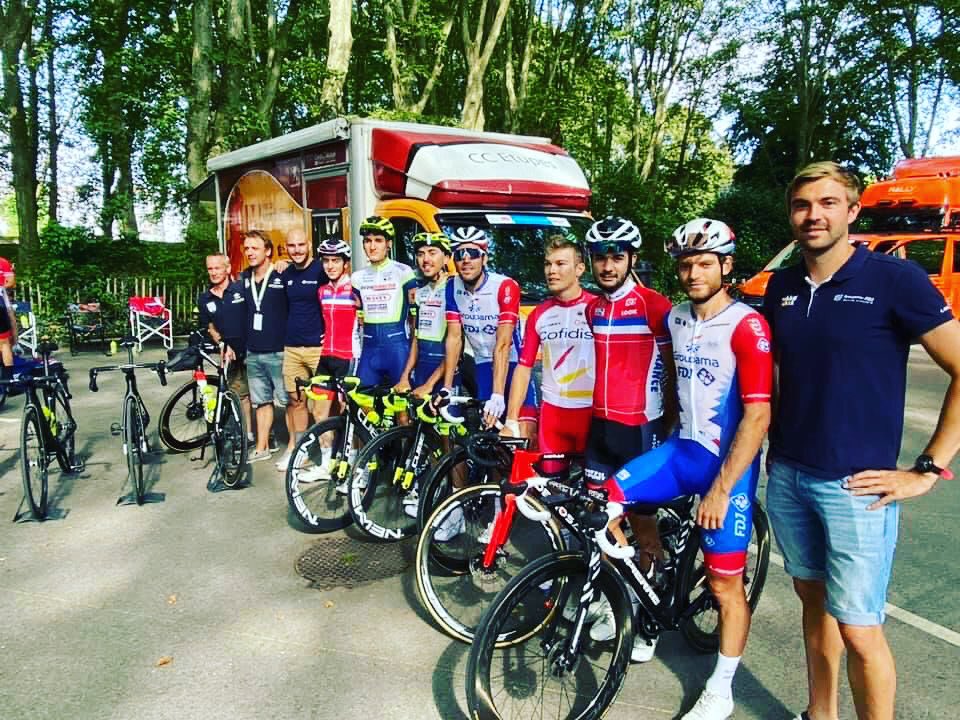 CC Etupes (@ccetupes) on Twitter photo 😍 La famille du CC ETUPES sur ClassicGrandBesancon
🔝 Avec de belles prestations
🐷 <a href="/AxelZingle/">Axel Zingle 🥨</a> termine 3ème, devant...
<a href="/ThibautPinot/">PINOT Thibaut</a> 4ème ! 💪
🍾 Et victoire de @IntermarcheWG , notre équipe partenaire
🔝 Expérience énorme pour Leclainche & <a href="/maxRICH4RD/">Richard Maxime</a>
😘 Merci a tous ! 😍 La famille du CC ETUPES sur ClassicGrandBesancon
🔝 Avec de belles prestations
🐷 <a href="/AxelZingle/">Axel Zingle 🥨</a> termine 3ème, devant...
<a href="/ThibautPinot/">PINOT Thibaut</a> 4ème ! 💪
🍾 Et victoire de @IntermarcheWG , notre équipe partenaire
🔝 Expérience énorme pour Leclainche & <a href="/maxRICH4RD/">Richard Maxime</a>
😘 Merci a tous !