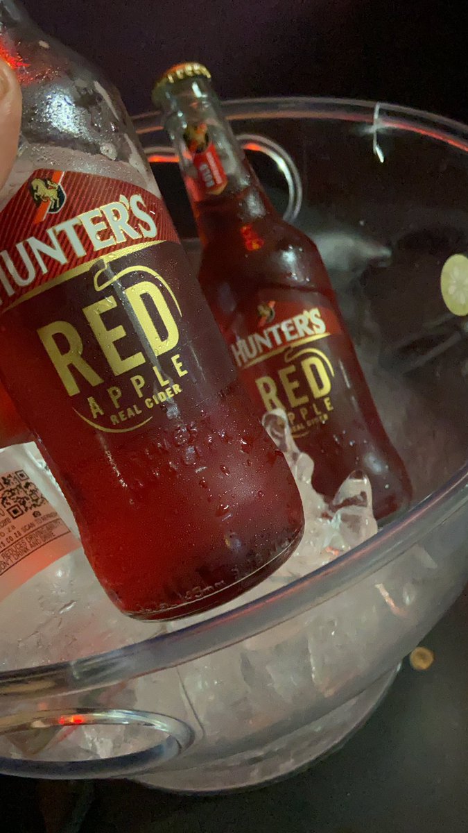 AngieYowlander's tweet photo. Check out what I did with the new Hunter's Red Apple pack https://t.co/FVxB4Vxemq Share and win great prizes! #HuntersRedApple🍎 https://t.co/XYa9Gj5JTX